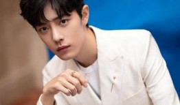 肖战最新八卦圈圈爆料,神秘女友身份引热议，粉丝团紧急澄清