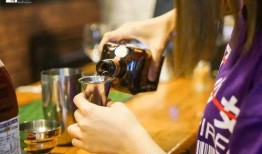 网红爆料调酒视频播放,揭秘酒吧达人秘籍！